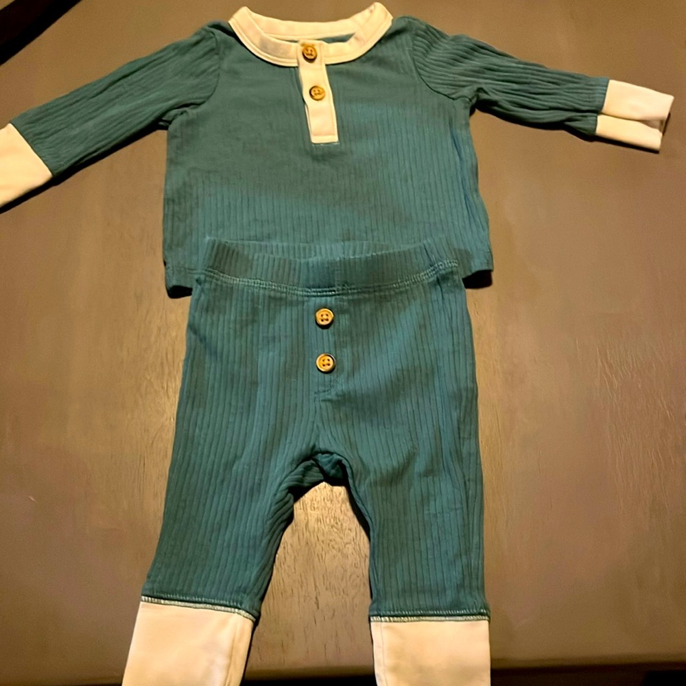 Cat & Jack, size newborn, green 2-piece outfit